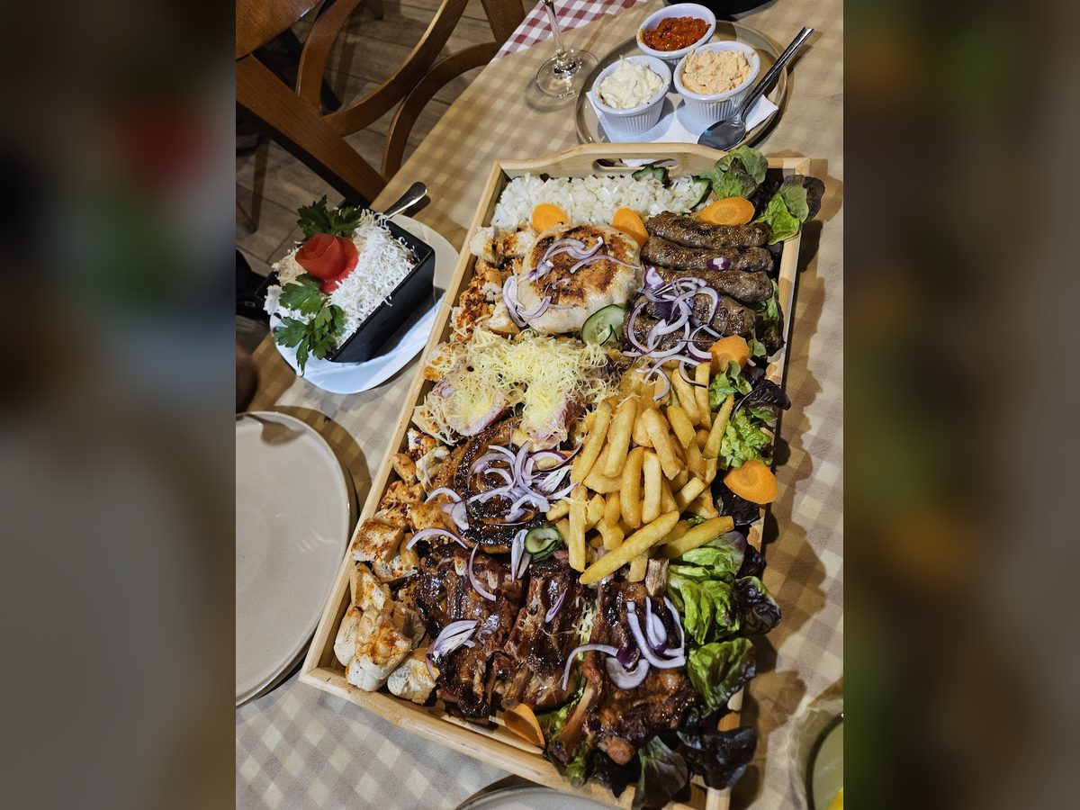 Grilled Serbian dishes at Familija